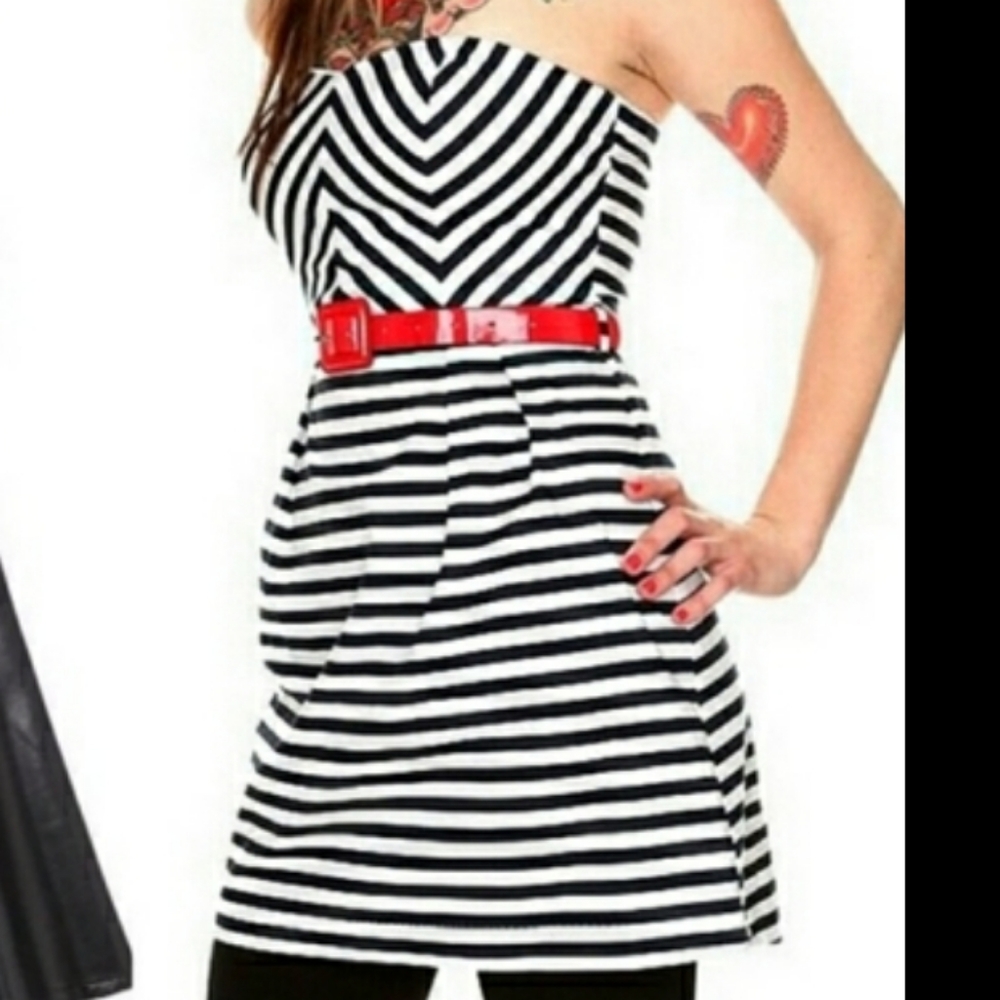Hot Topic Strapless dress